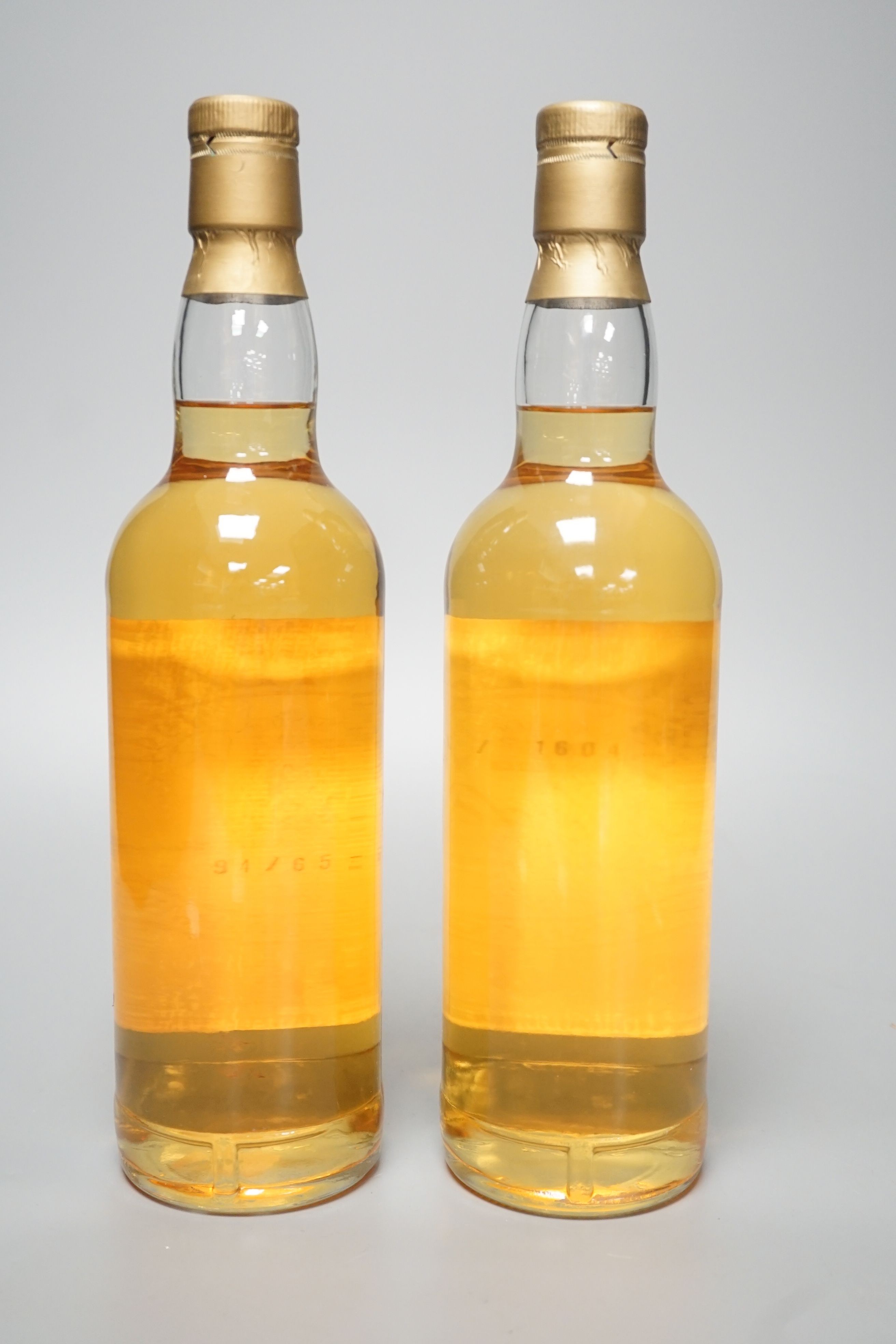 Two exclusive Master of Malt series whiskies: 1974 Ardbeg (bottled 7.94, bottle 5/60) and 1979 Scapa, (bottled 4.94, bottle no 48/100) (2)